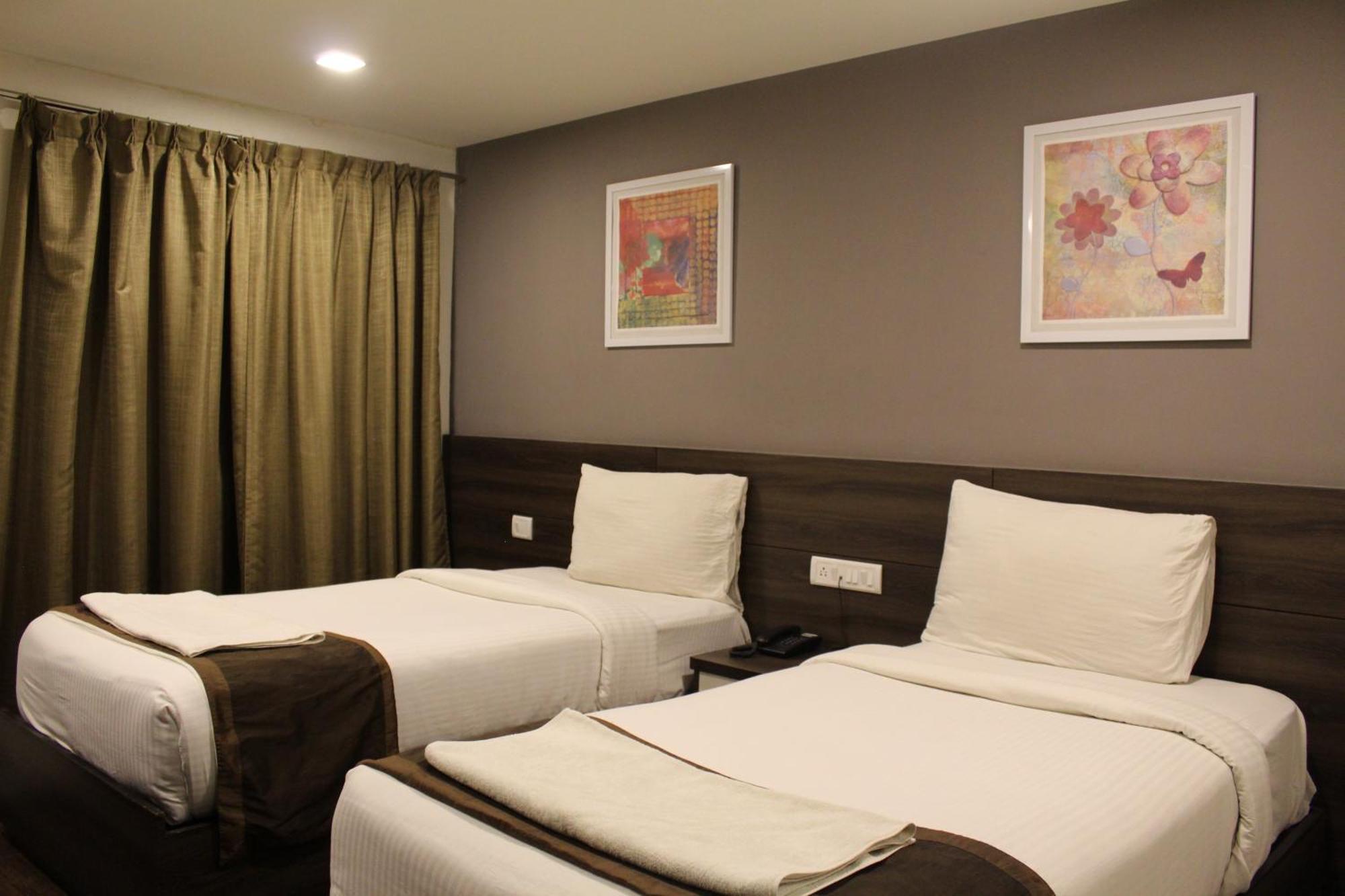 Hotel Royal Inn - Electronic City Bangalore Esterno foto