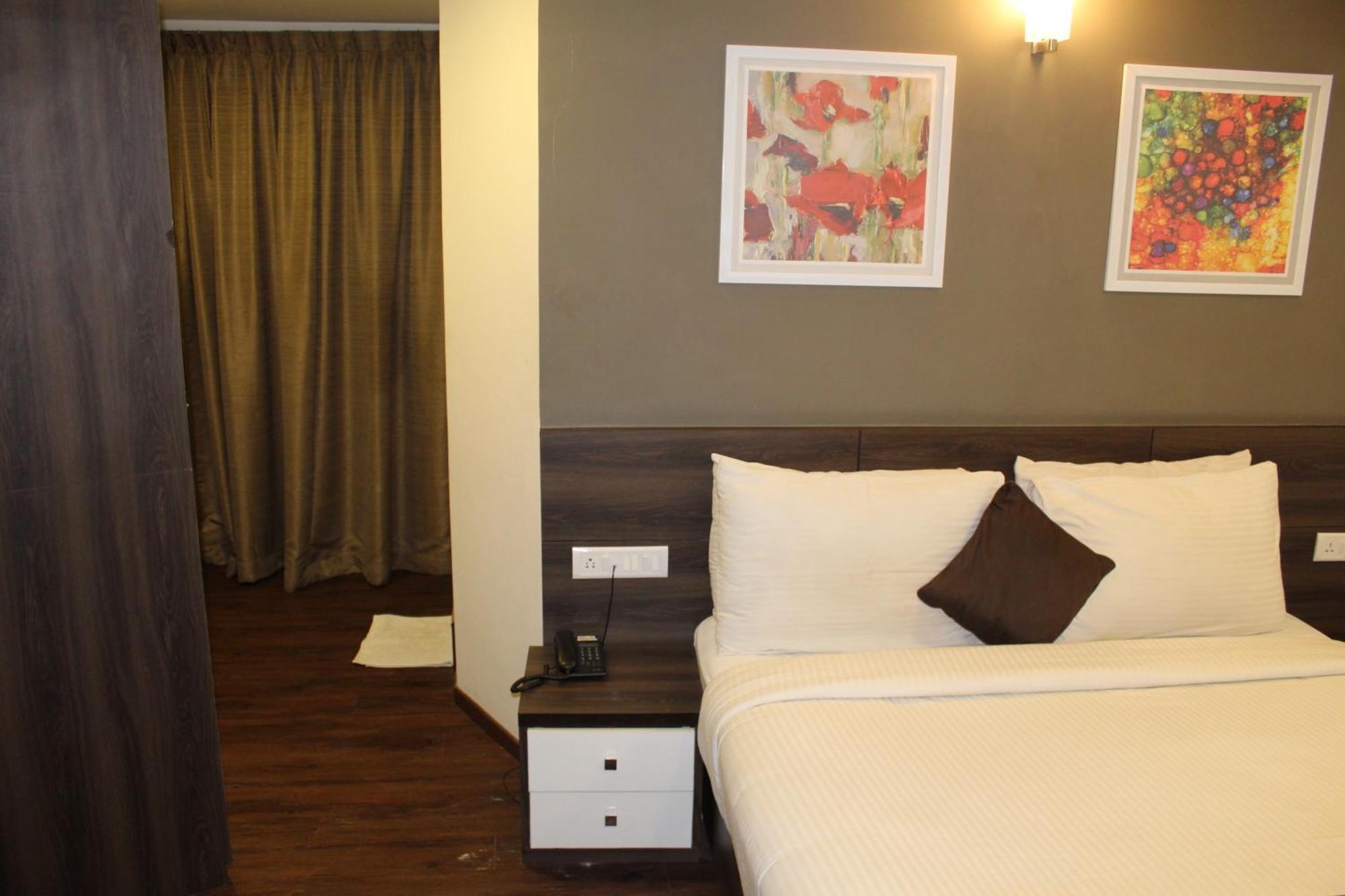 Hotel Royal Inn - Electronic City Bangalore Esterno foto